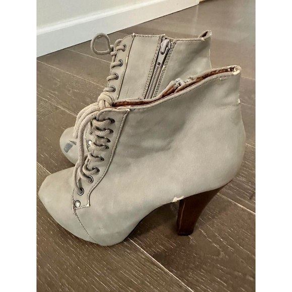 Upcycle lace up heel chunky bootie boots. Art project for crafters in Gray - Picture 2 of 6